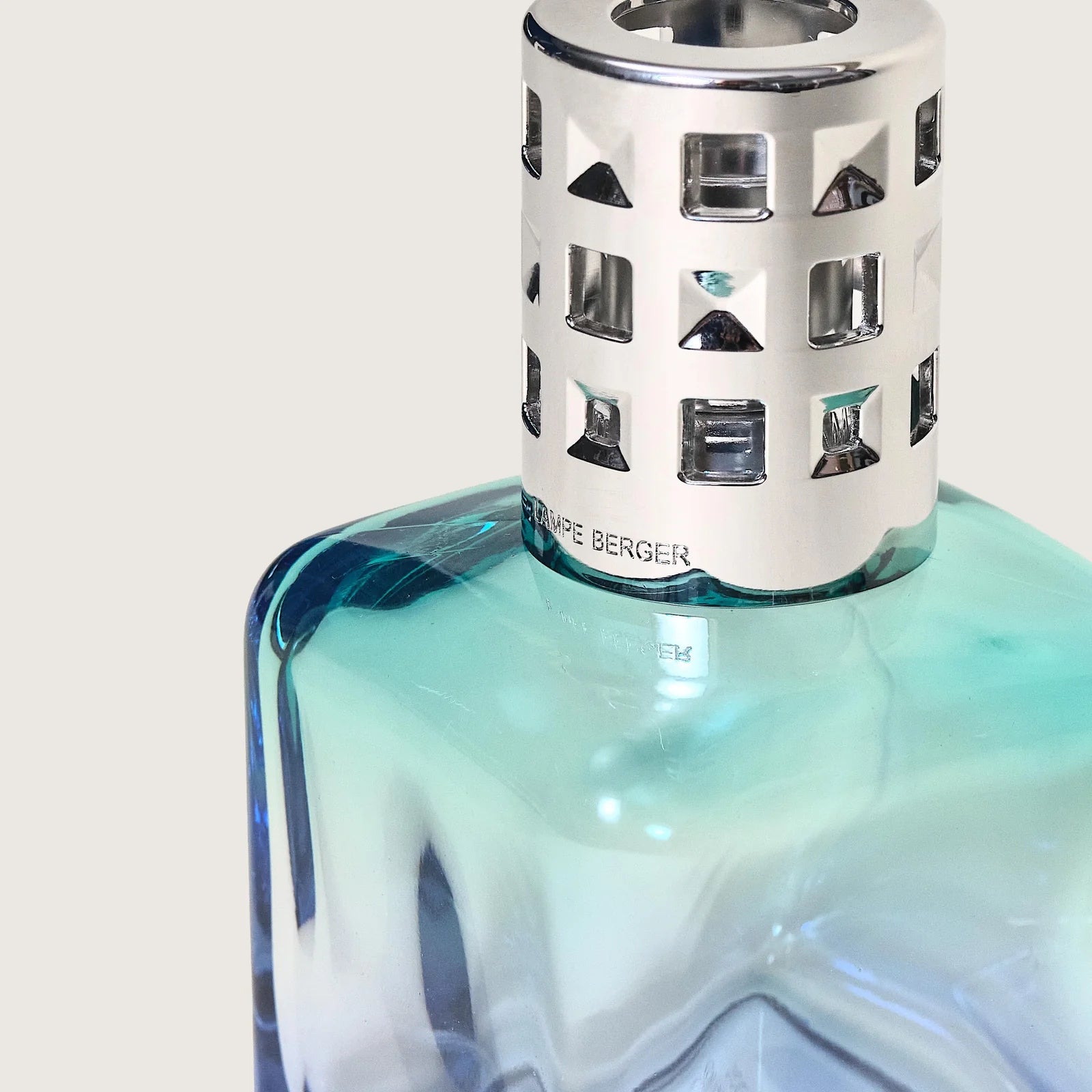 Turquoise/Blue Glaçon Lamp Berger Gift Pack with Ocean Breeze